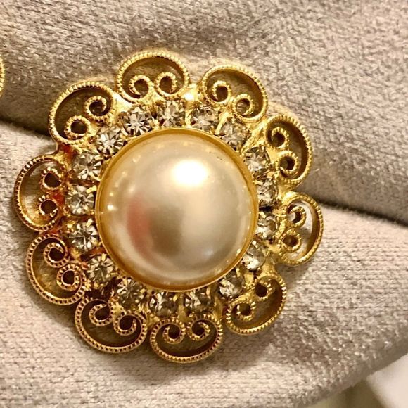 Faux Pearl rhinestone gold tone scroll pierced earrings 1” round - Picture 7 of 10